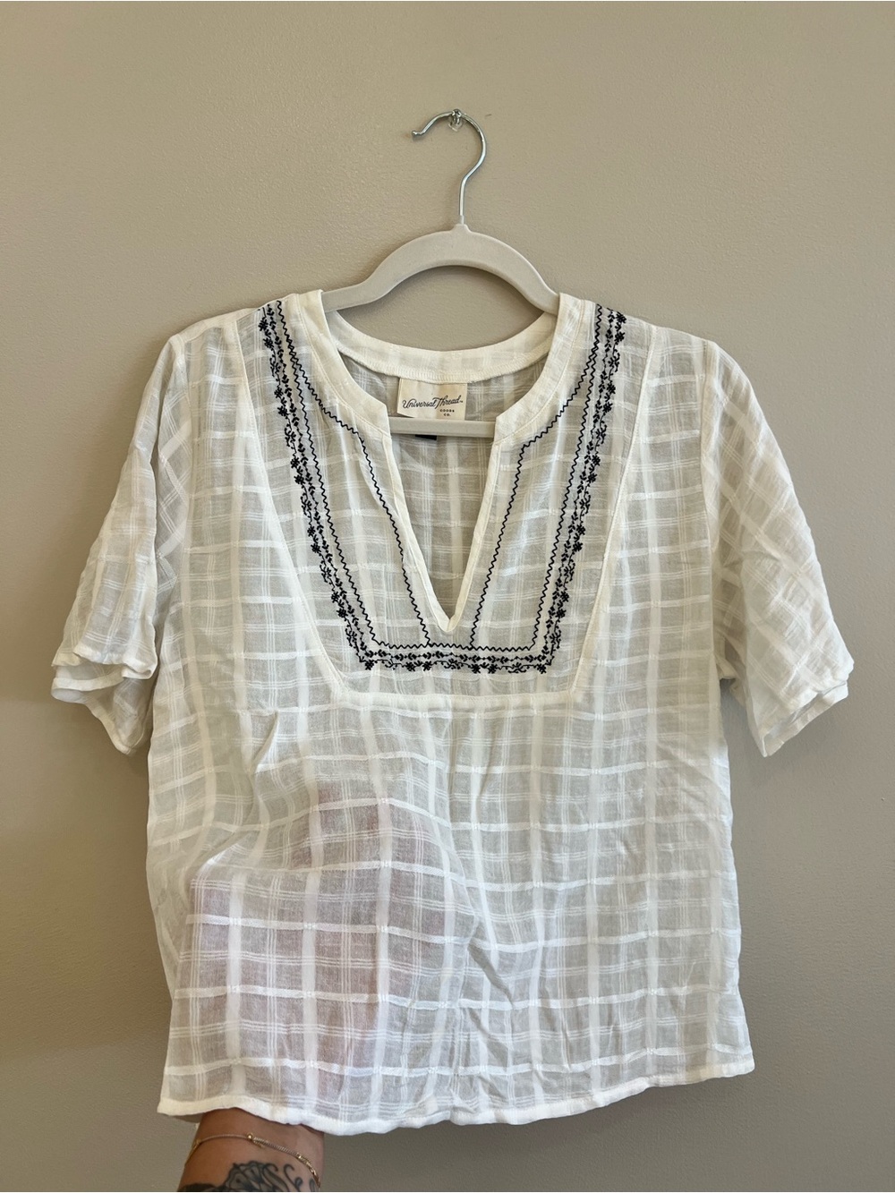 Universal Thread Embroidered Top - Picture 2 of 6